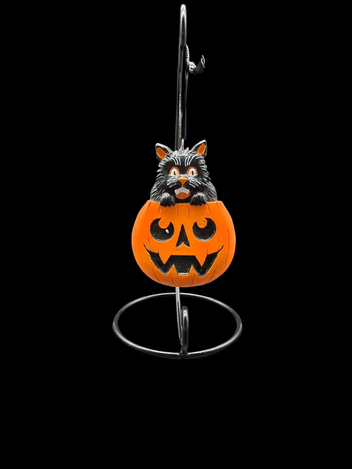 Pumpkitty Flatback w/ Hook on Horrornaments display hook